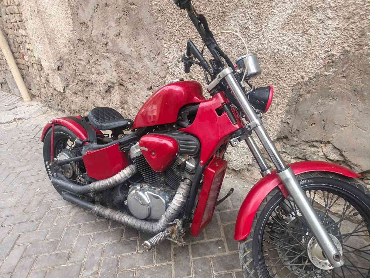 السلام عليكم  اخي العزيز.   دراجه هارلي ستد ببر 400 مديل 2001   دراجه كلش حلوه ونصبته مخيفه بل شارع.         دراجه كهربايت شغاله مم لايتات وشاير خلفيه دراجه عوزه اشوه ترتيب اوني امنت تعبان بيه قبل فتره ادامه مسويله (وراق فقط بيع وشره ) ملاحضه اسعر 1225 بيه مجال فقط الشراي *********** الواتساب حاب ينتصل (مكاني بغداد)

