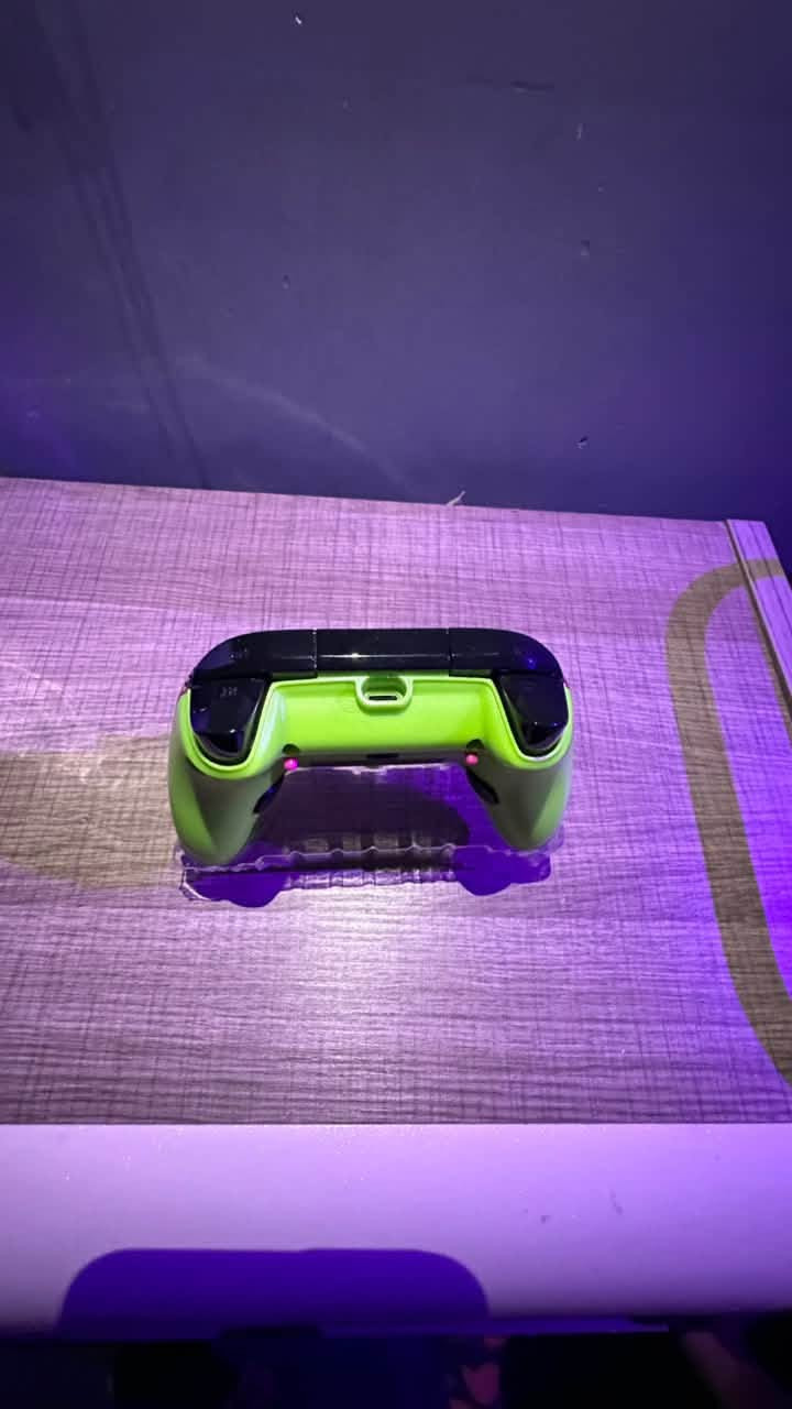 جويستك من شركه باور اي ادفانتيج نسخة فورت نايت
هاذه اسمهه الكامل Power, A advantage wired controller نسخه فورت نايت 

المواصفات :
كيبل تايب سي 3 امتار
موشم فورت نايت 
ميزه كلش حلوه انعكاس الضوه يا اما اشعه تحت البنفسجيه او اضائه عاليه منن تتعرض الها والمكان يصير ضلام تضوي

كير مغناطيسي
تحكم بدرجات الشفتات تصير للشوتر او للسيارات 
ازرار خلفيه مبرمجه على دگم الكير
مانع احتكاك الكير 
منفذ اواكس 

تقنية ال Hell effect الي عيه نفسه كير مغناطيسي

الاجهزه المدعومه :
اكس بوكس ون
اكس بوكس ون اس
اكس بوكس ون اكس
اكس بوكس سيريس اس
اكس بوكس سيريس اكس
وندوز 10
وندوز11

تكدر تبحث عن مواصفاتها القويه والمشابه للكيم سير

والحويستك مستعمل شي قليل

وبعدها تحت ضمان الشركة

السعر :30
العنوان :البصره-الزبير-

وراسل واتساب ***********

ياخي راسل واتساب ما ارد عل فيس
