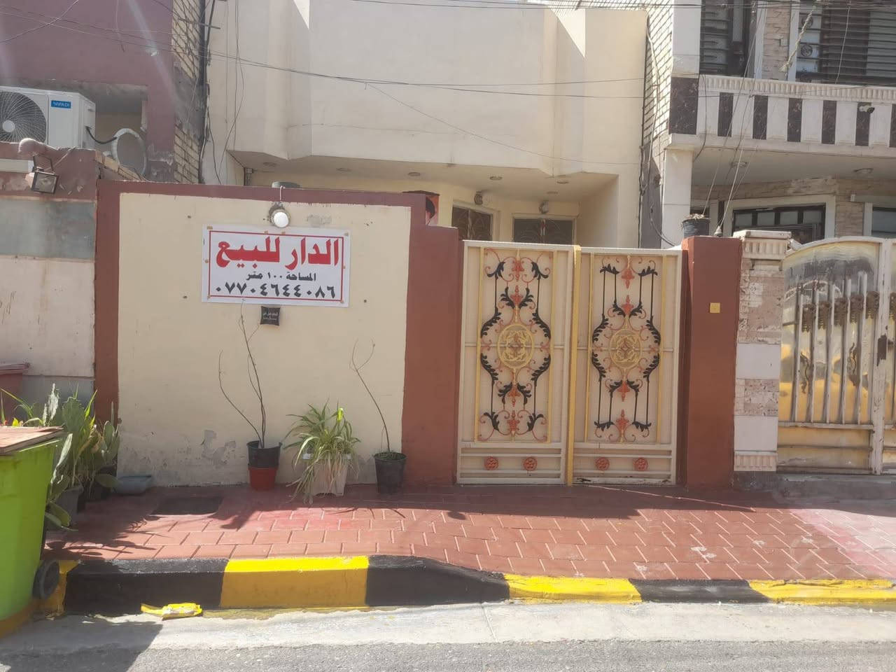 من رخصة ألأدمن
........................ 
تحياتي وتقديري للجميع 
يتوفر دار مساحة 100متر في حي الكوفة الزراعي بداية الشارع فرع كوفي تعلولة محلة 329 زقاق 9 دار 762/30الفرع الاول المقابل لأسواق مسلم العگيلي الواجهة 5متر والنزال 20متر بناء حديث طابوق والسطوح والبيتونة شتايگر يحتوي على حوش 4متر مع تواليت وحمام خارجي للخطار وأستقبال مساحة 5متر طول وعرض 3 متر و75 سنتم وممر وصالة 5متر طول وعرض 4ونص متر وحمام وتواليت داخلي ثاني كبير سيراميك وترك حار مسقف يحتوي على مروحة ومفرغة هواء ومسقف سقف ثاني وغرفة خلفية الطول 5متر والعرض 4ونص متر مع درج بايات مرتبة ومحجر ذهبي وبيتونة كبيرة جدآ. الدار والفرع تحتوي على خطين مجاري. والجيران ناس طيبين جداً أن شاء الله وسبب البيع الانتقال الى مكان أخر حسب رغبتي. السعر النهائي 105مليون غير قابلة للتفاوض. 
للتواصل أتصال + واتس أب ***********
