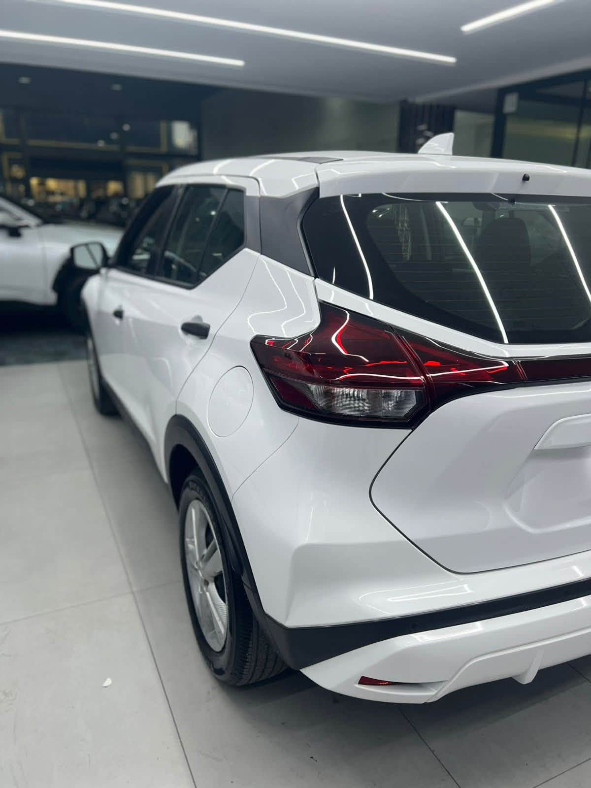� للبيع – Nissan Kicks 2024

📌 VIN: 3N1CP5BV3RL527371
🏭 الشركة: نيسان
📅 سنة الصنع: 2024
⚙️ الفئة: S
🔧 المحرك: 1.6 لتر – 4 سلندر – بنزين
🔁 القير: أوتوماتيك CVT
🚘 الدفع: أمامي FWD
👥 عدد الركاب: 5
ماشیە ٢٠ الف کم 

🛡️ الأمان

 • ABS
 • نظام الثبات
 • Traction Control
 • وسائد هوائية
 • كاميرا خلفية
 • TPMS

🛋️ الداخلية

 • شاشة
 • بلوتوث + USB
 • تكييف
 • تحكم من المقود
 • مقاعد قماش

🛠️ الملاحظات

 بها باب و الجاملخ أمامي ایمن  صبغ

📞 للاتصال: ***********
