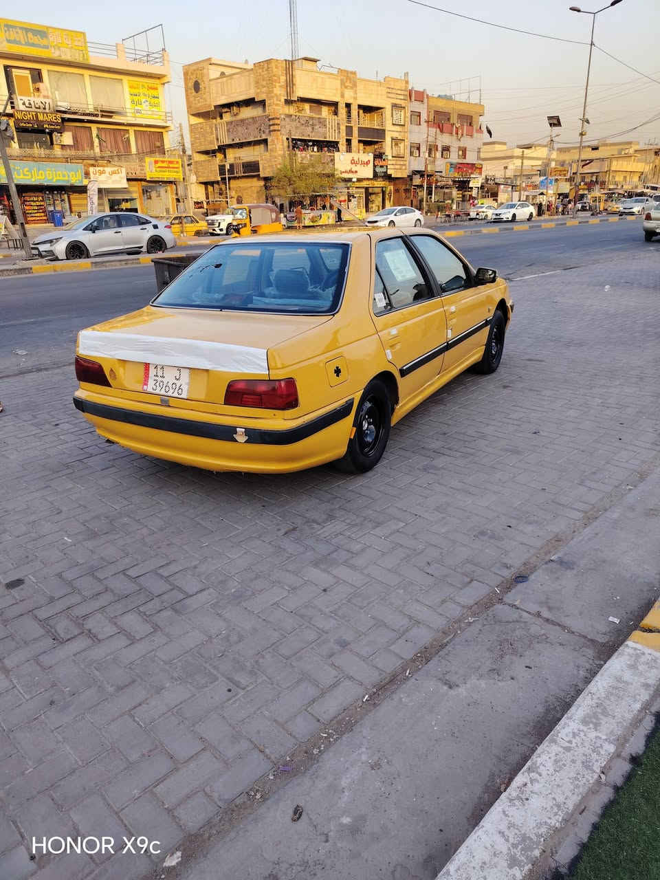 بيجو بارص ٢٠١٥  سياره باسمي ضربه صبغ مابيها السياره صدر امامي خلفي خير من اللة تايرات نظاف كير مكينه تبريد نظاف خير من الله العنوان بغداد حي العامل السعر 37 
***********
