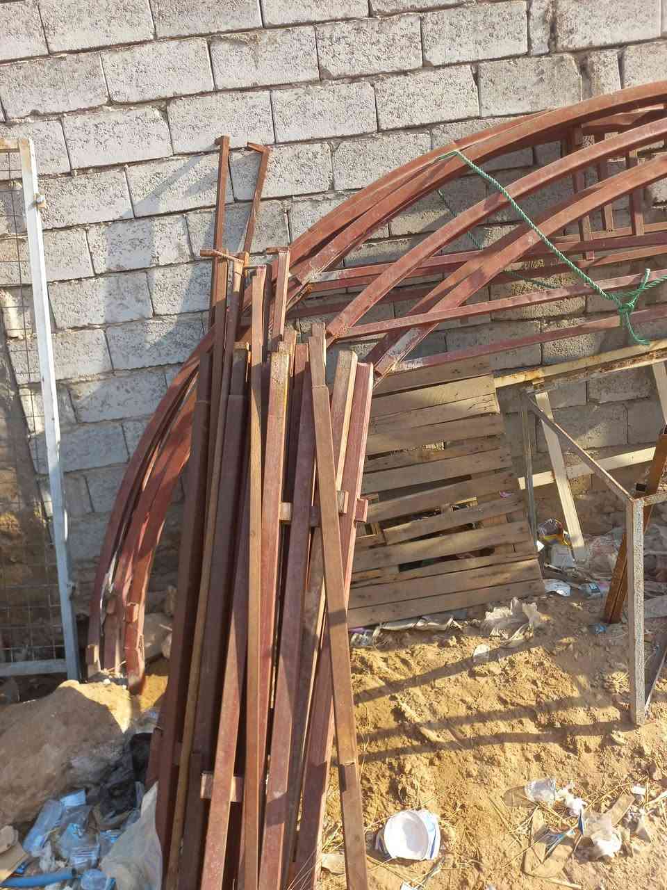حديد مقوس مع قماش نظيف جدا للبيع المكان نجف الطول ١٤متر العرض٤ونص
***********
السعر٦٠٠
