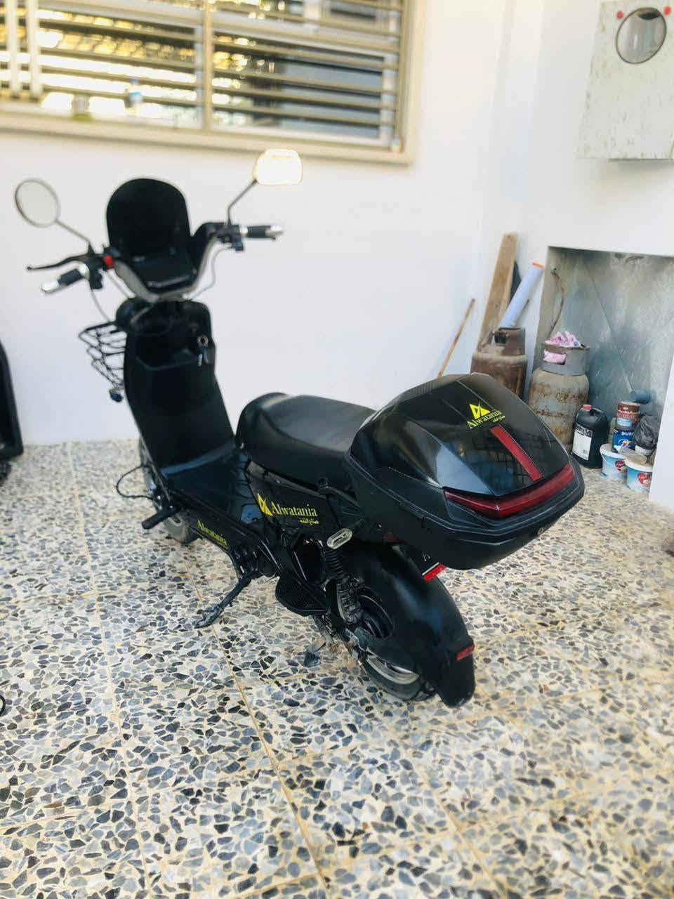 ماطور شحن للبيع بدون بطاريات
السلام عليكم ماطور شحن للبيع بدون بطاريات 
بريك امامي هيدروليك 
بريك خلفي باص 
ثلاث نوره 
سرعه 55 
ملف 800W
سعر على الخاص 
*********** واتساب موجودة
