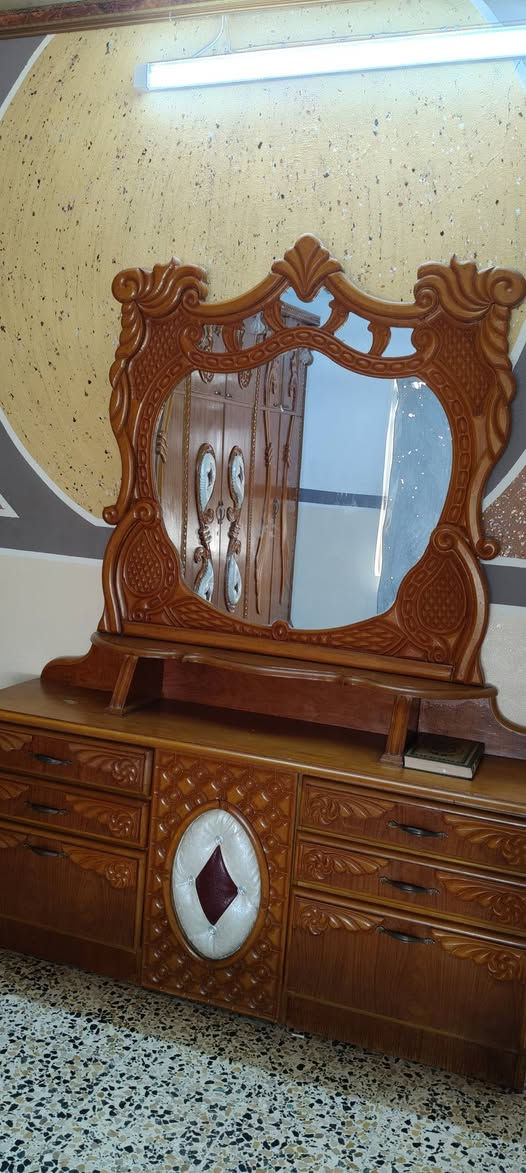 غرفة نوم ملحق خشب عراقي ثقيل للبيع 
غرفة مستخدمة قليل نضيفه حيل 
السعر 850
مكاني ناحية زمار *********** واتساب واتصال متوفر.
