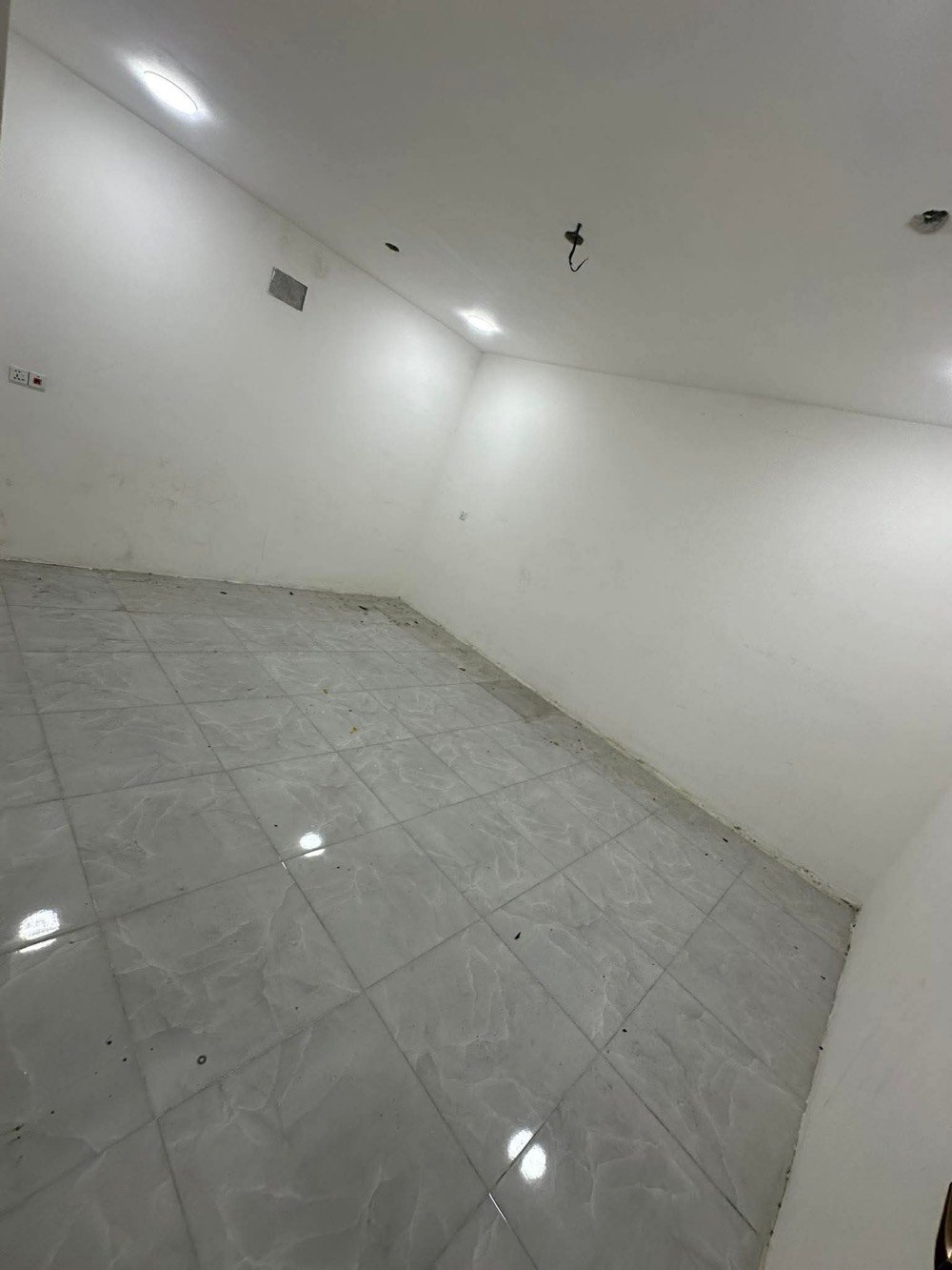السلام عليكم دار للإيجار البياع شارع ١٧

٣ طوابق 

٤غرف نوم 

١٢٠ متر 

استفسار ***********

ايجار ١٢٠٠ وبي مجال