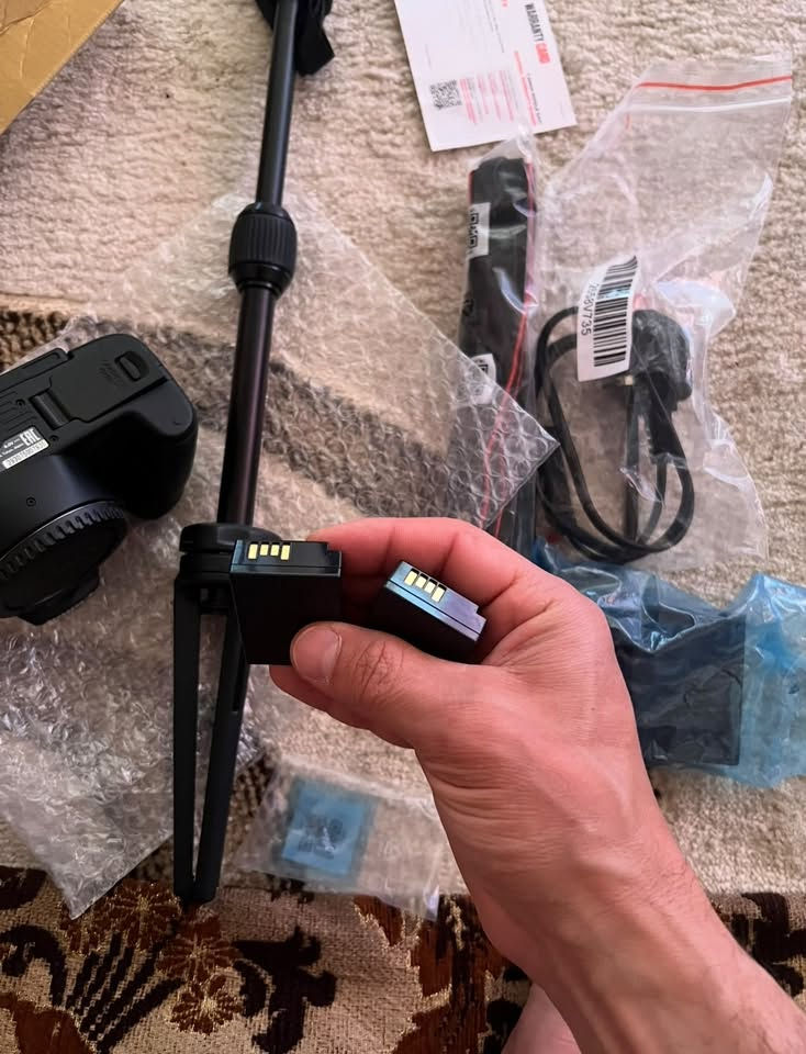 سلام عليكم ورحمة الله وبركاته 

كاميرا كانون 250d للبيع 

جديده مستخدمه شي بسيط جدا 

كامل ملحقات مع الكارتون 

دبل بطاريه عدد2 شرط شركة 

ستاند صغير اصلي شرط ماركة 

جديدة شخط مابيها  يمكن مصور بيها 1000 صوره  وفديو  فد 10 ساعات 

سعره 650 الف 

تواصل واتساب ***********

عنوان موصل 
متوفر تواصل لجميع المحافظات

