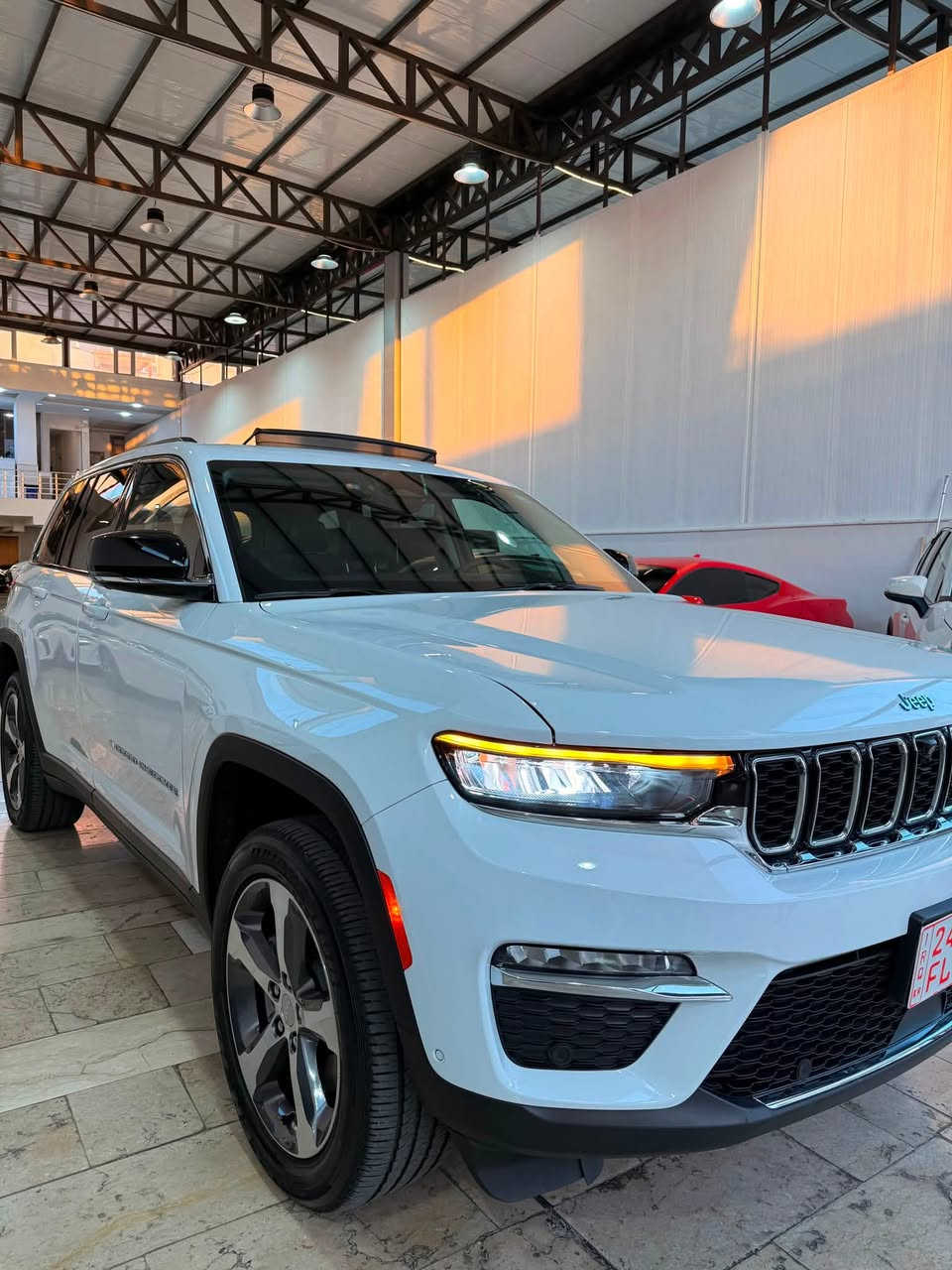 Jeep 2024 hybrid 
السيارة فول فول مواصفات ٢ قطعة كلير بخ امريكي 
ماشية 17 الف ميل
السعر 33.500$
الهاتف ***********
