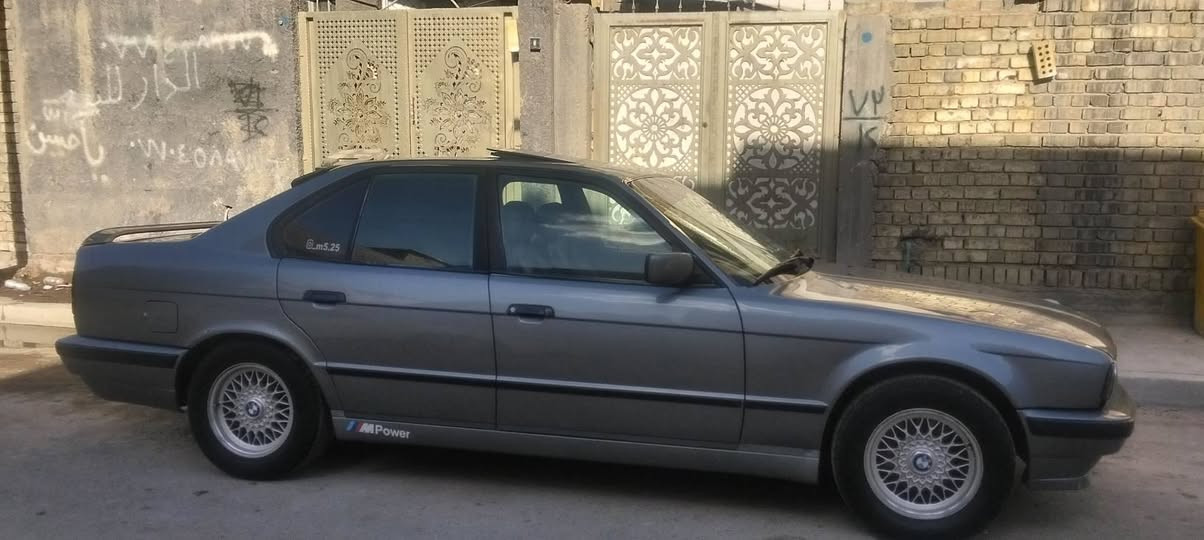 سلام عليكم بي ام دبليو موديل 91 مسجلة 90 رقم بغداد الجديد مكينة جديدة 25 مسكر فانوص صار شهرين من شاده صدر 75% بيه نواقص بسيطه مكفوله من الضربة وال كص بيه نواقص بسيطه عليه اكزوز ريمونت تخم تاير جديد باتري جديد سعر 54 اوبيه مجال مكاني بغداد بلديات استفسار ***********
