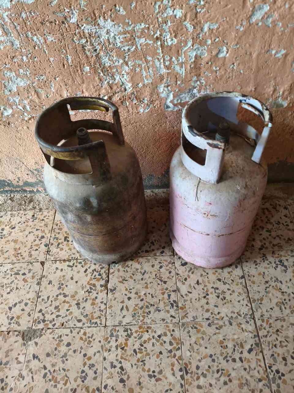 سلام عليكم غراض للبيع فرن العذاري دبل مشعل مثل ما واضح كدامكم مع طاوليات 80/60. 20 مع خمارات ثلاثة مع ثنين دبة غاز +طاوليات بغلاوة 60/40. 40حديد مغلون +عجانة كلهن نضيفات للاتصال الدلال سيد أحمد *********** المكان واسط النعمانيه
