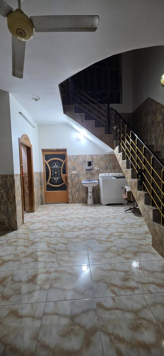 بيت للبيع مساحه 240 طابو صرف بسمي قرب براد المصطفى مقابل اعدادية الصناعه خمس غرف نوم ثنين جوه و٣ فوك وستقبال وهول وصاله ومطبخ بيت كله سيراميك بناء كله طابوك سطحين شتايكر سعره 140 وبي مجال بسيط للتواصل على الاتصال فقط ***********
