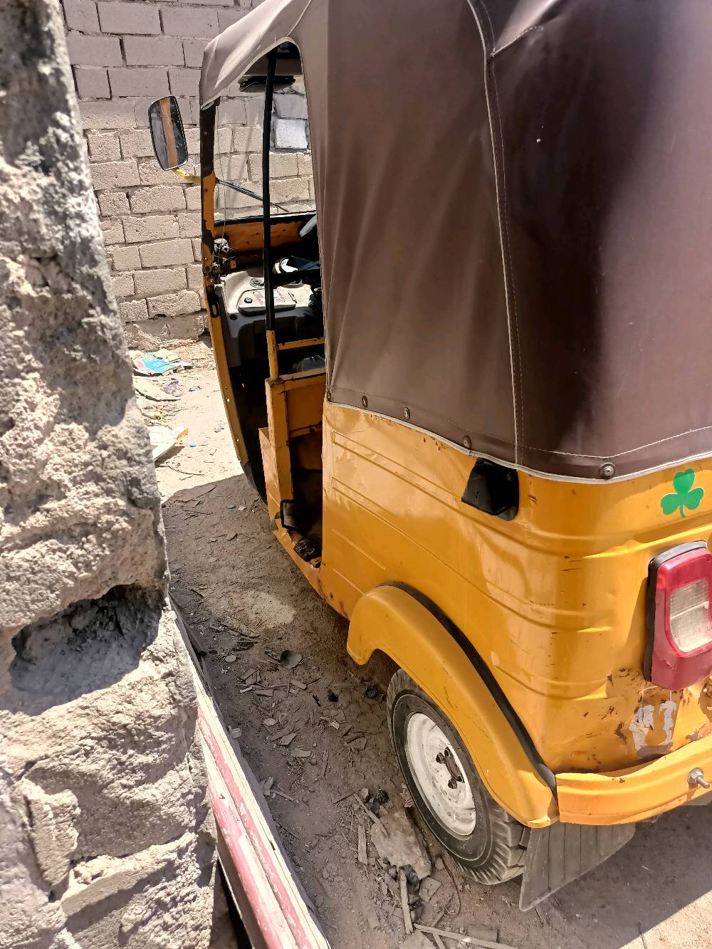 تكتك باجاج موديل 19 ادوات شغالة كهربائيات كلشي شغال بيها  فقط بيها قبق مال الكسل مكسور 
تكتك شغاله تمشي سعر 2000 او مراوس 
مكاني البصرة الزبير المو شراي لا تعبني
 متواجد واتساب ***********