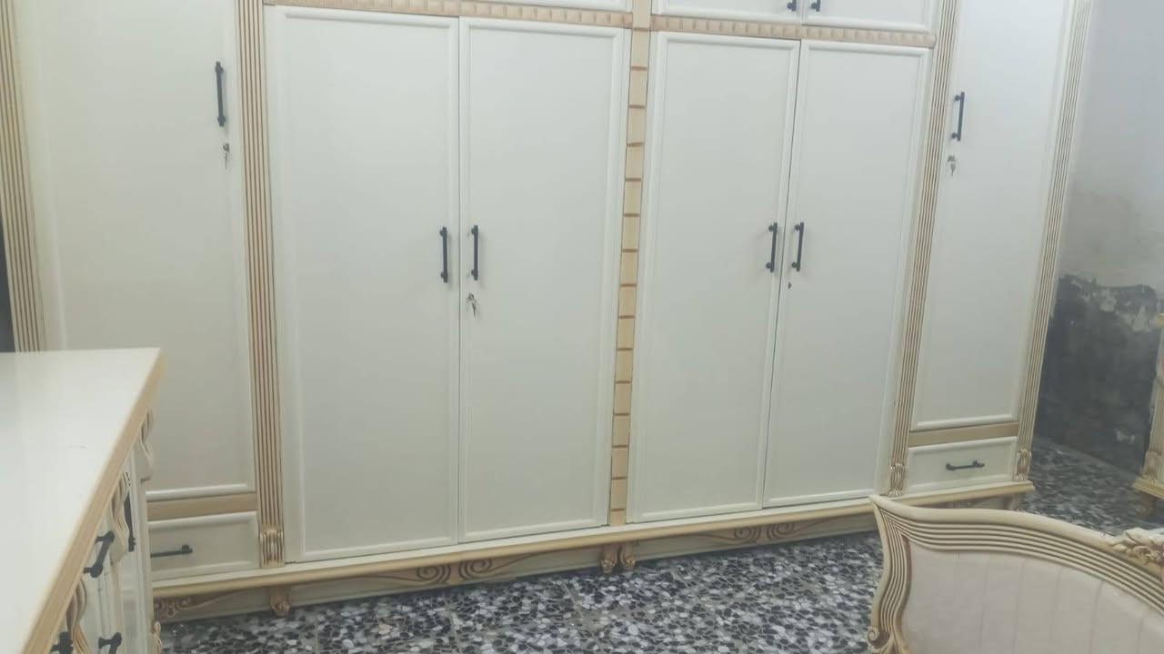 غرفه عراقيه مستخدم 
اخت الجديد
نصب استخدام شهر فقط 
داخل صاج طبيعي صبغ حراري ارجل جعب الغزال لف الابواب والنقش زان طبيعي 
موديل نازگ ❓لون مميز 
سعرها (( 2,250 ))
شغل درجه أولى 

نقل وشد متوفر لكل مناطق بغداد***********
