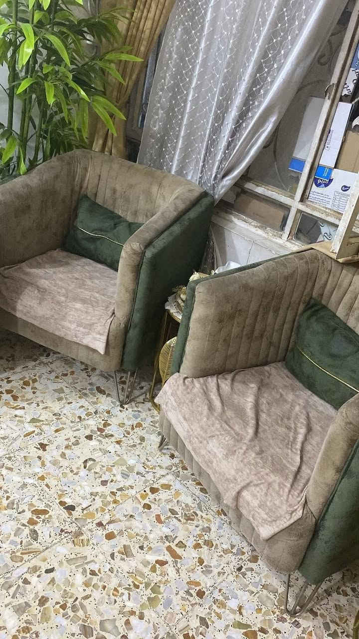 مساء الخير عندي غراض للبيع ثلاجه 225 والتخم ب200 والثلاجه الصغيره ب 60 واي استفسار اتصلوا ع الرقم ***********
