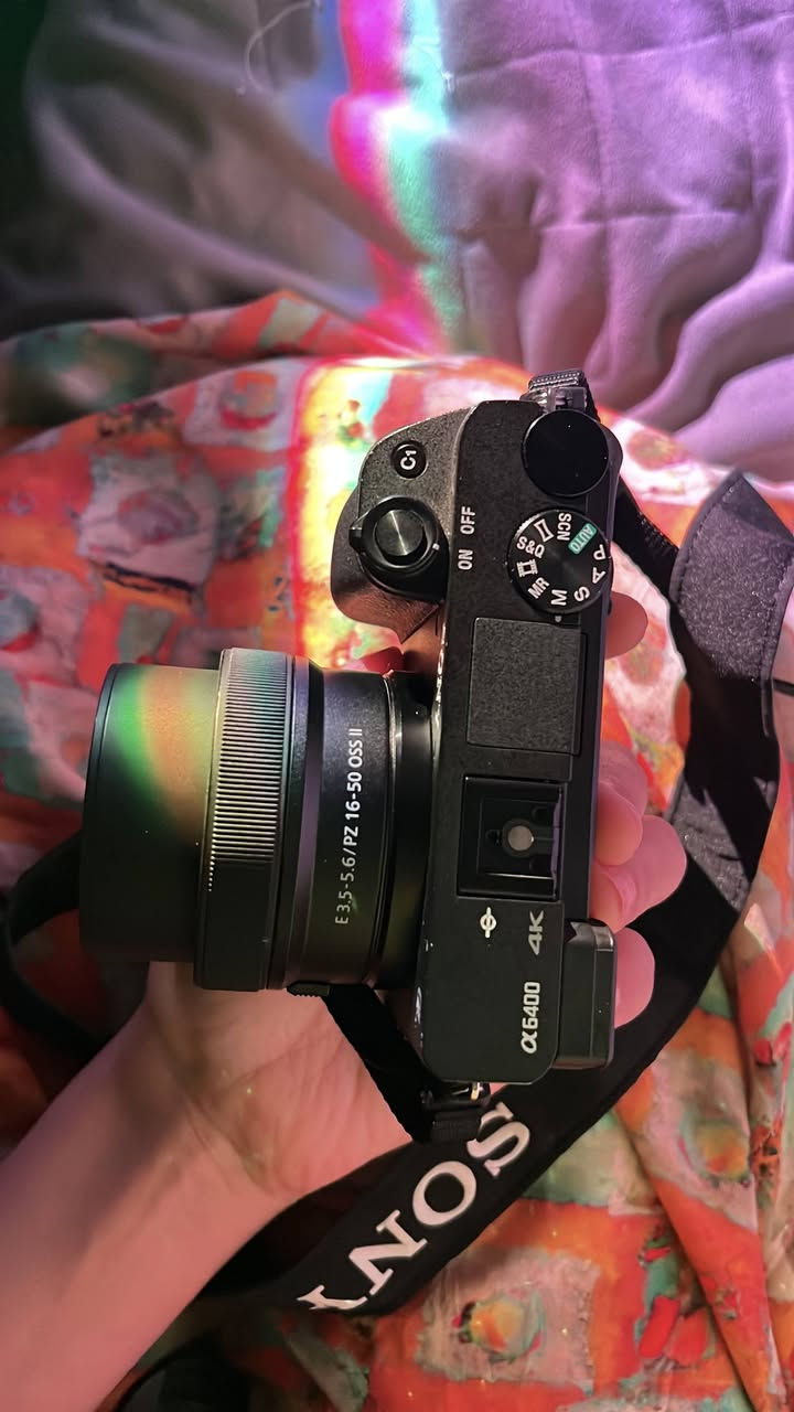 سوني a6400 • عدسة 16-50 • شاتر ٢٧١٤