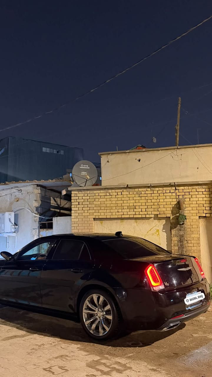 السلام عليكم اوباما مديلS18
مكينه 3600 
فول مواصفات 
بنرامه فتحتين 
بجم العريض 
كشنات جلد 
منضمومة زنون 
حداده جديده 
ويل موزه 20 
تخم تاير 
تبريد ثلج 
مكينه جديده 
كير جديد 
السياره جديده احلى امن الصور  ماناقصه برغي 
السياره متؤمه طبق الاصل شرط الحاسبه 
هـ ***********

نص مكتوب في الصور:
- BASRA, IRAQ
- ENKAZ - Yunus Emre YET...
- YEYmusic