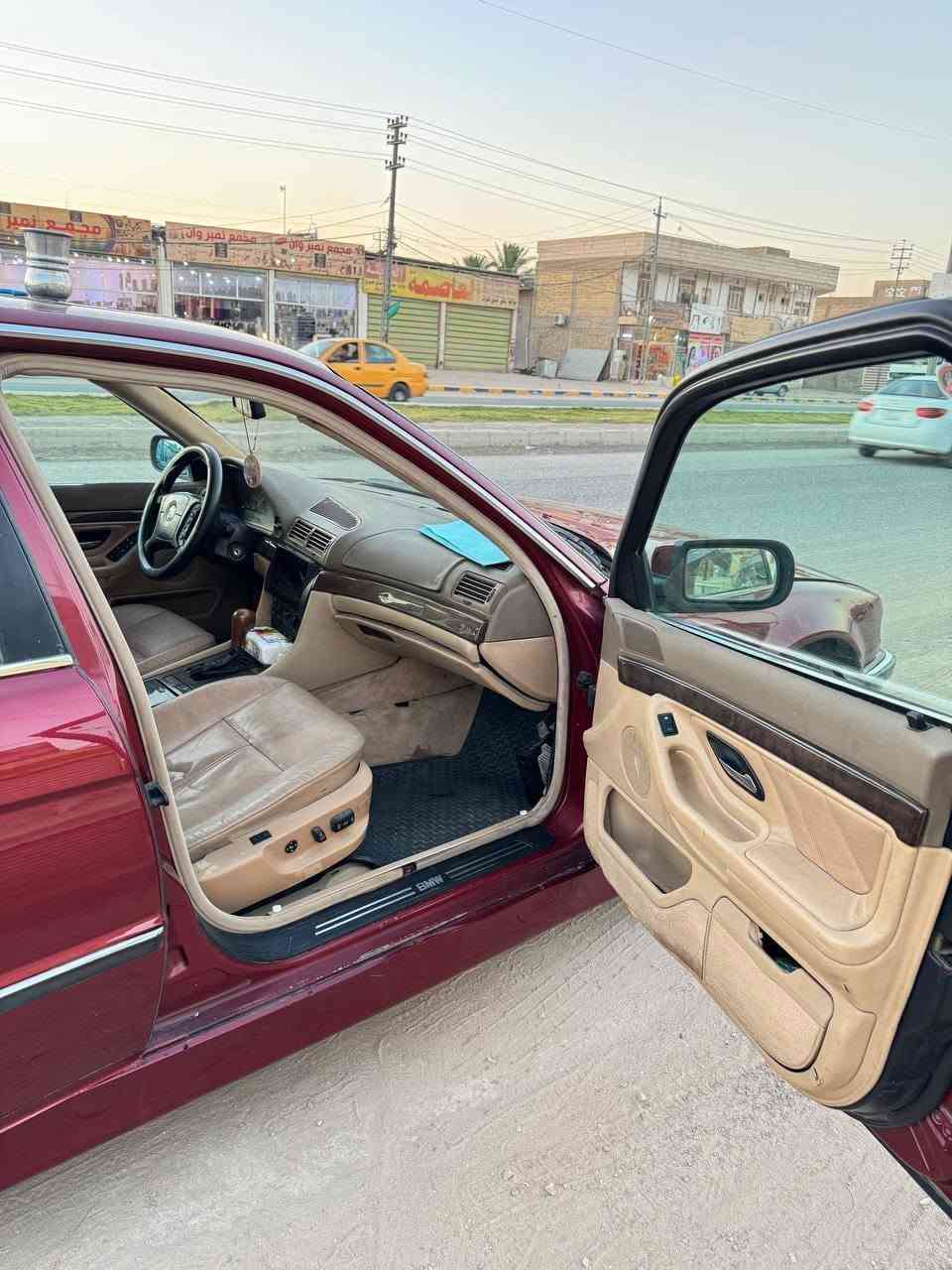 السلام عليكم
BMW___E38___740i

موديل 1995 محدثه 2000 بالكامل

رقم بغداد بسمنه تحويل ثاني يوم
 سيد قصي شبر صادق شبر سيد لؤي شبر باقر الموسوي محمد شبر 
ABS شغال
شاشه اندرويد مع مضخم سماعات
فتحه بانورما
تخم تاير جديد
مكينه وكير جدد
تبريد ثلج
جنطه شفط
مصبوغه للجماليه
لايت زنون
حداديه جديده
مكان نجف
رقم ***********
