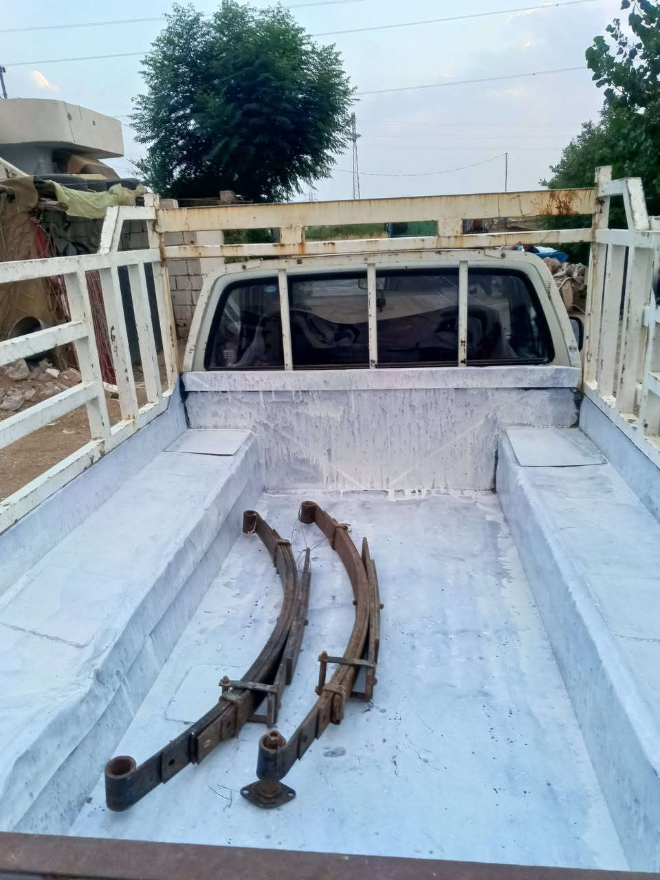 بەناوی خوای گەورە
تۆیتا هایلۆکس مۆدێل 1997 سەیارەکە کۆدی ئاسایشە
 مەکینە 4وای  گێڕومەکینە و شانسی دەعمو لێدراوی بەشەرت
سەیارەکە بێ مەسروفە  کارەبای هەمووی بەشەرت 
دەژبوڵی جوانەو گڵۆپی گێچ هەموی  مەزبوت 
چوار تایەو ویلی لۆک 
شوێن: سەید سادق
***********

***********
