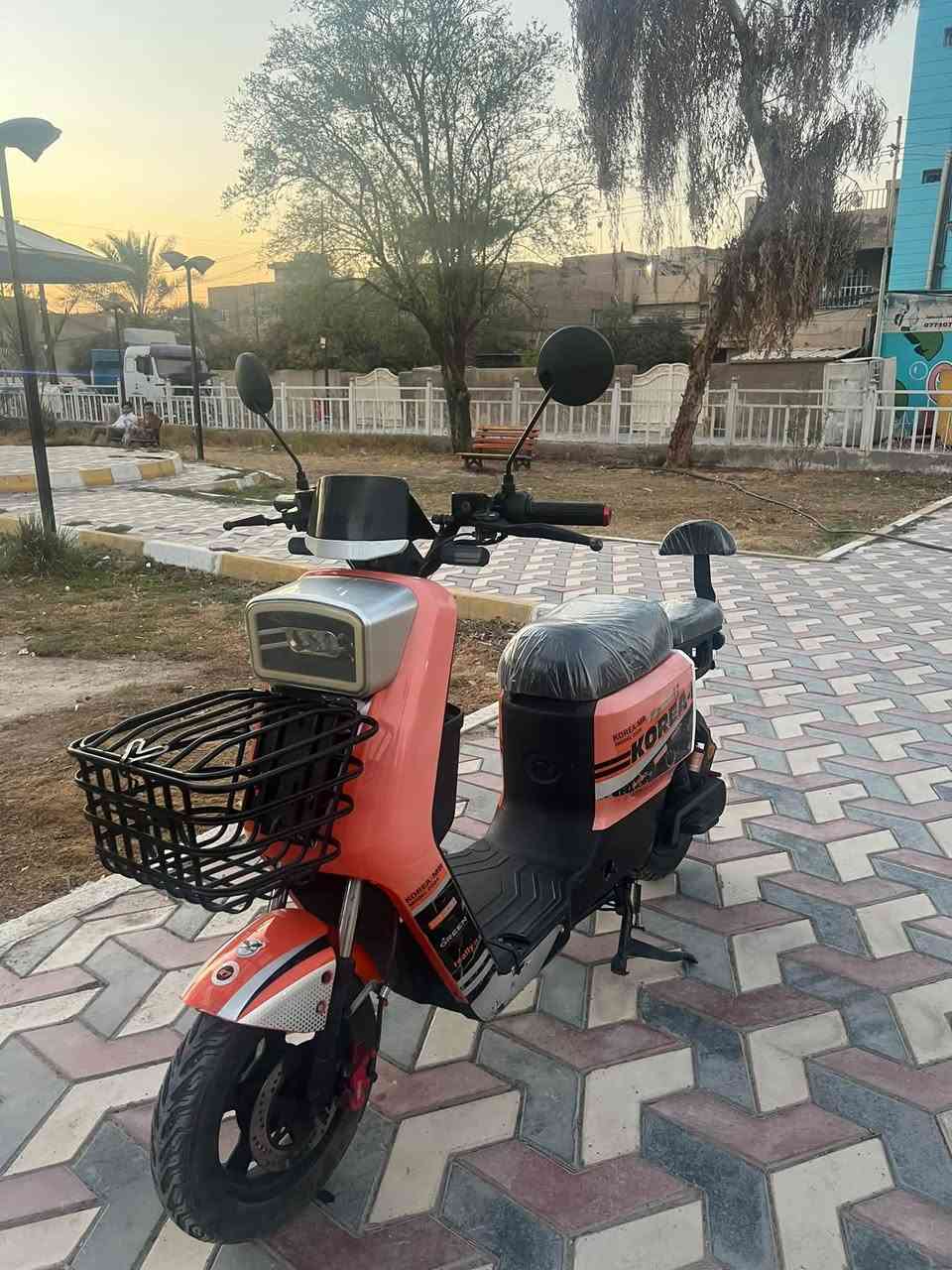 السلام عليكم 
دراجه R7نضيفه جدٱ 
كامله مابيه اي نقص 
5بطاريات ولي 32انبير
شاحنه ولي اصليه 
تخم تاير جديد 
كهربائياته كله شغاله 
سرعته 99
***********
مكاني بغداد الامين الثانيه
