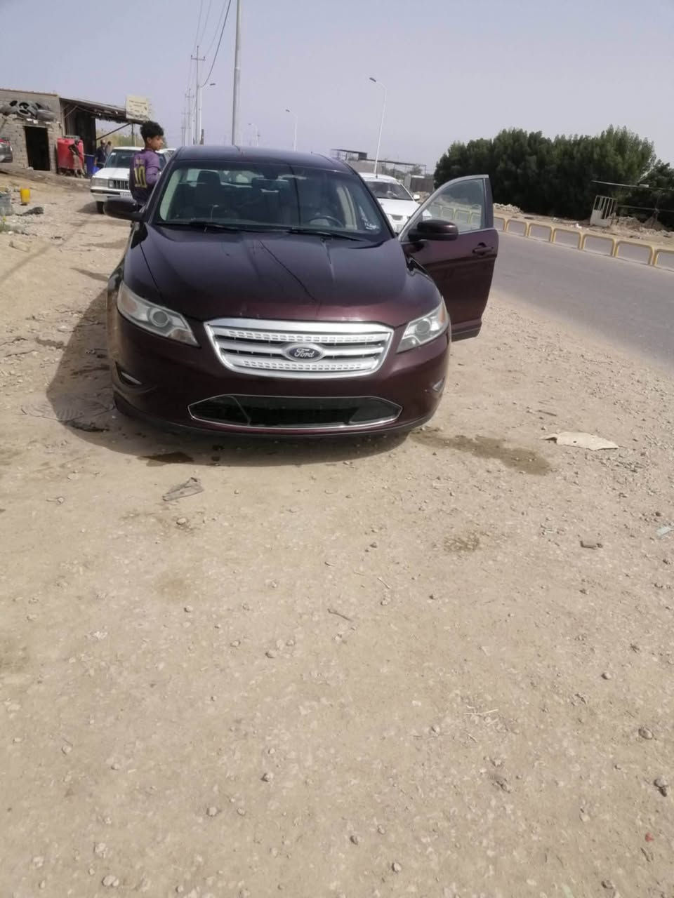 فورد تورس ٢٠١١ رقم بغداد أنكليزي 
سياره مصبوغه عام بسبب جراد 
حادثه فقط الوارد جاملغ خلفي 
السعر ٦٥ 
***********
