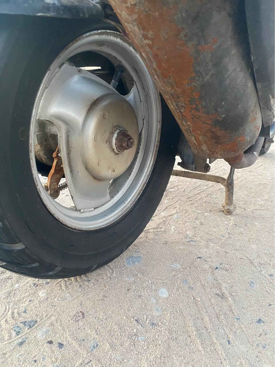 للبيع دراجه ماكس سلف هندر هورن لايت رباعيه الدراجه كلش نظيفة بس الكفر مالتها البلادي تعب وبدلته بواحد جديد بوشه 49 بلاد الدراجه مفتوحه مره وحده سرعه وشلعة تشك الكاع السعر 600 وبيها مجال رقمي *********** مكاني تنومة البصرة, العراق
