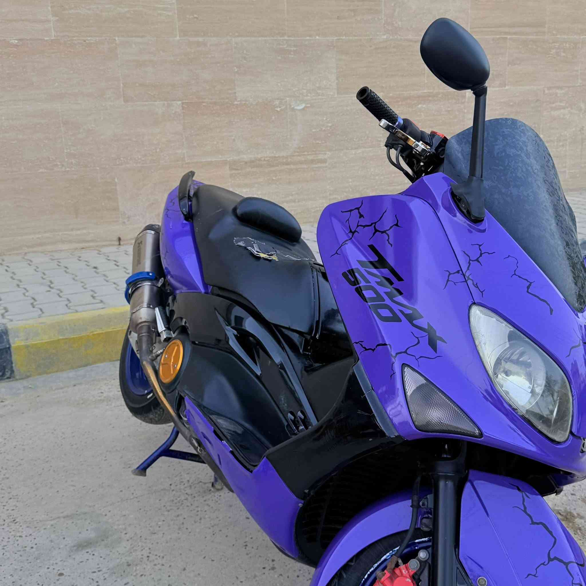 T MAX 2008 
الدراجه مكفوله كفاله عامه و صبغ والوشوم للتعديل فقط الدرجه مكفوله كامله شلعه شك كاع معدل 180 دراجه مصروف عليه هواي كلش صالنصه رياضي اليدات رياضي الدرجه تعبان عليه و صارف عليه هواي صبغها يم منتظر الخفاجي معروف بل منصور 

سعرها مناسب 
مكاني المنصور الاسكان 
***********
موجود وات ساب فقط 
فيس ما متواجد
