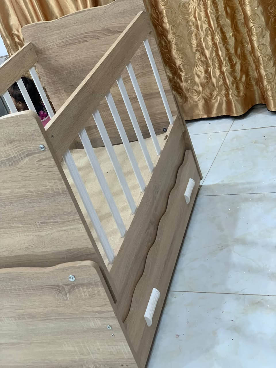سلام عليكم عندي جربايه  اطفال للبيع نضيفه وجديده سعره 80وبيه مجال   وعندي كرسي هزاز جديد مامستخدم سعره 60وبي مجال هم رقم الهاتف ***********
