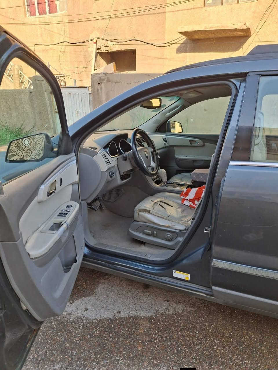 السلام عليكم سياره شوفرليت ترافرس موديل ٢٠٠٩  رقم انكليزي بسمي بغداد سبعه راكب تبريد كير محرك صدر تايرات مكفوله ترايك لبصره كامله نوزلات بلكات مجاويل  قاعده عبوة جديده قاعده فيوزات جديد ضفيره مابيها اي جطل على لبلاد راتيتر اربعه سروات مروح دبل السعر  ٧٥ ورقه وبيها مجال رقم مبايل ***********   بغداد
