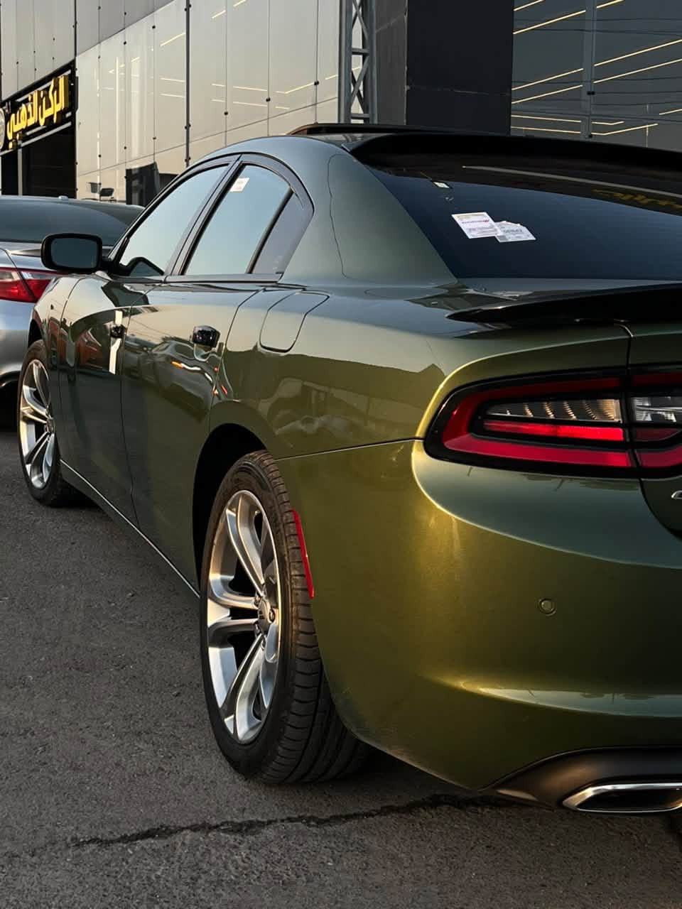 السلام عليكم
جارجر SXT 

الموديل 2022

اللون المرغوب

( زيتوني )

وارد كندي 

ماشيه 111 كيلو حقيقي 

سنويه جديد 

رقم دهوك
.

المواصفات 

المحرك : V6 . 3.6L .

 فتحة سقف

 مصابيح امامية لد مع زنون ثلجي LED .

ويل قياس 20 أنج .

حساسات مع مانع تصادم خلفي .

شاشه كاربلي مع نظام  GPS .

كتلوكات الشركه مع عدد البصمه 2

مقاعد أمامية كهربائية عدد 2 .

ذاكرة لحفظ وضعيات الجلوس (ميموري) .

مقاعد أمامية تبريد وتدفئه

مقاعد خلفية تدفئة .

تشغيل عن بعد .

ستيرن كهربائي .

تدفئة ستيرن .

المري الجانبي هيتر

محدد سرعة .

تلفون بلوتوث .

كاميرا خلفية

دخول ذكي (بصمة) .عدد (2)

الضرر فقط بوند مصبوغ 

سياره جديده وجاهزه وبعد احلى من الصوره استخدام شخصي مع كابون بانزين

لمعرفه السعر اتصال
***********
