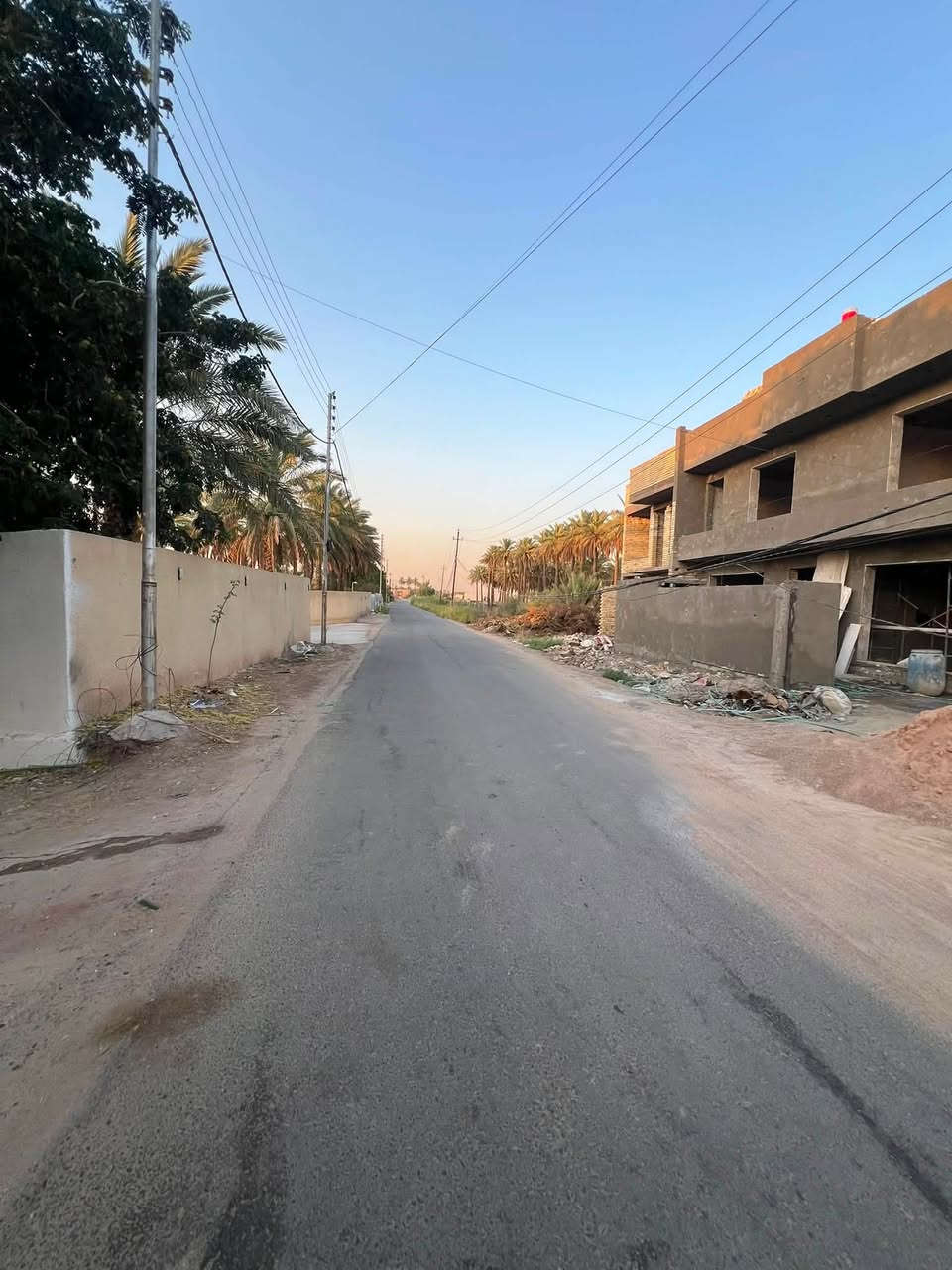السلام عليكم 
عندي قطعتين داخل مجمع سكني ارض مساحه الواحده ١٠٠
رقم القطع ٩/١٠
واجه القطعه تصير ١٣
تريد وحده تريدهن ثنيهن 
المنطقه كامله الخدمات كهرباء ماء تبليط 
زراعي سند 25
العنوان الدوره هور رجب شارع البدخيل (مجمع المستقبل) بناء مفتوح وبيه سكن 
رقم/***********
