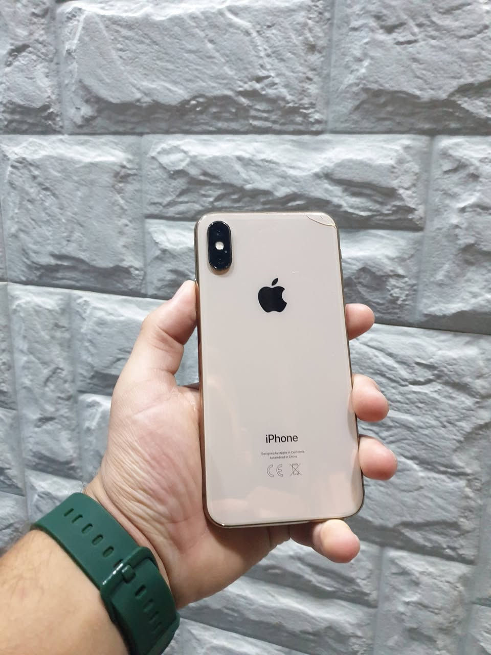 السلام عليكم 
ايفون xs الصغير 
ذاكره 256
بطاريه 100 مستبدله 
فيس ايدي شغال 
الجهاز نضيف جدا وماناقصه شي
سعره ( 175 )  وبي مجال 
مكاني حله 
رقمي ***********

