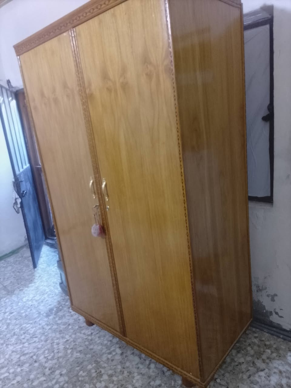 كناتير عدد 2بابين كلش نضيفات مكاني بغداد البياع سعر الواحد 250
***********
