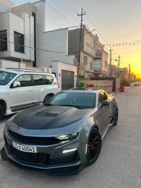 كمارو SS موديل 22 فول عده الجلد سياره 3 قطع صبغ عليه جنطه كاربون الياف...