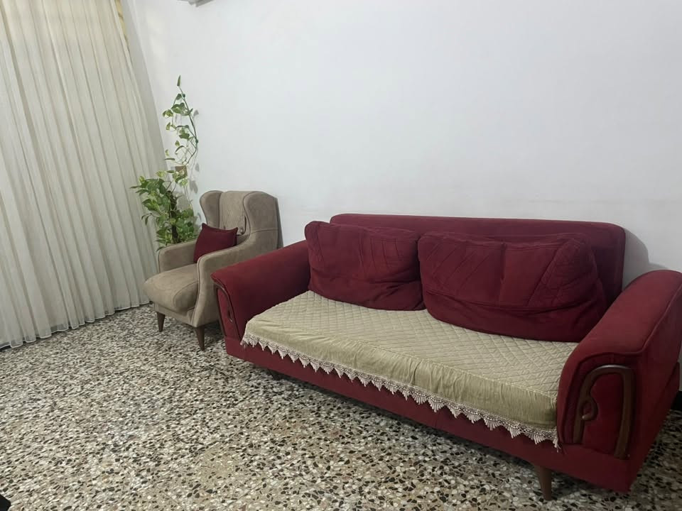 السلام عليكم
تخم ٧ مقاعد للبيع السعر ٣٥٠ الف مكاني الثعالبه قرب السوق في ال ٨٠٠٠. للاستفسار على الرقم 
***********
