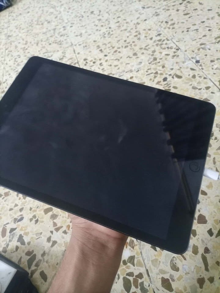 السلام عليكم
ايباد ٩ ذاكره ٦٤ شرط مابدل اي شي باتري ٩٠
السعر ٢٤٠ بي مجال 
فقط بي اثر بلشاشه كلش خفيف وما مبين ولا ماثر ع اللمس
واتساب ***********
