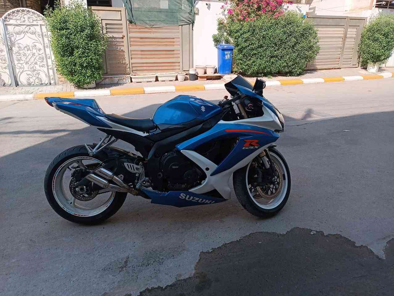 دراجةGXRجكسر مكينة750موديل2010دراجة نضيفة وجاهزة السعر 31ورقة العنوان بغداد رقم الهاتف ***********موجود واتس اب
