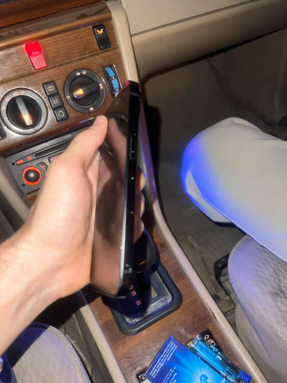 سلام عليكم أيفون 15 عادي غير مفتوح بطارية 83 بلدي

نص مكتوب في الصور:
- 1:22 18 مساحة تخزين iPhone iPhone المستخدم: 124.9 غ.ب. من 128 غ.ب. الصور التطبيقات iOS بيانات النظام إظهار الكل توصيات مراجعة صورك وفيديوهاتك وفِّر لحد 28.42 غ.ب. راجع الصور والفيديوهات التي تشغل أكبر مساحة تخزين في تطبيق الصور وحدد ما إذا كان يمكنك حذفها. ألبوم "المحذوفة مؤخرًا" إفراغ وفِّر لحد 1.12 غ.ب. سيؤدي ذلك إلى حذف جميع الصور ومقاطع الفيديو الموجودة في ألبوم "المحذوفة مؤخرًا" بصورة نهائية. الحجم الصور التطبيقات واتساب
- 1:21 18 حول > الاسم iPhone (2) < إصدار iOS 26.6.2 < اسم الطراز iPhone 15 رقم الطراز MTP03HN/A الرقم التسلسلي LCQ4Y3104Y انتت صلاحية التغطية < الأغاني 0 الفيديوهات 991 الصور 1,608 التطبيقات 18 السعة 128 غ.ب. متوفرة 2.88 غ.ب.
- 18 1:21 حالة البطارية > حالة البطارية عادية تعمل بطارية iPhone هذه على النحو المتوقع. حول البطارية والضمان... الحد الأقصى للقدرة 83% هذا قياس لقدرة البطارية مقارنة بقدرتها عندما كانت جديدة. قد تتسبب القدرة المنخفضة بتقليل ساعات الاستخدام بين عملية الشحن والأخرى. عدد الدورات 894 هذا هو عدد مرات استهلاك iPhone لققدرة البطارية. معرفة المزيد... تاريخ التصنيع يوليو 2024 أول استخدام فبراير 2025