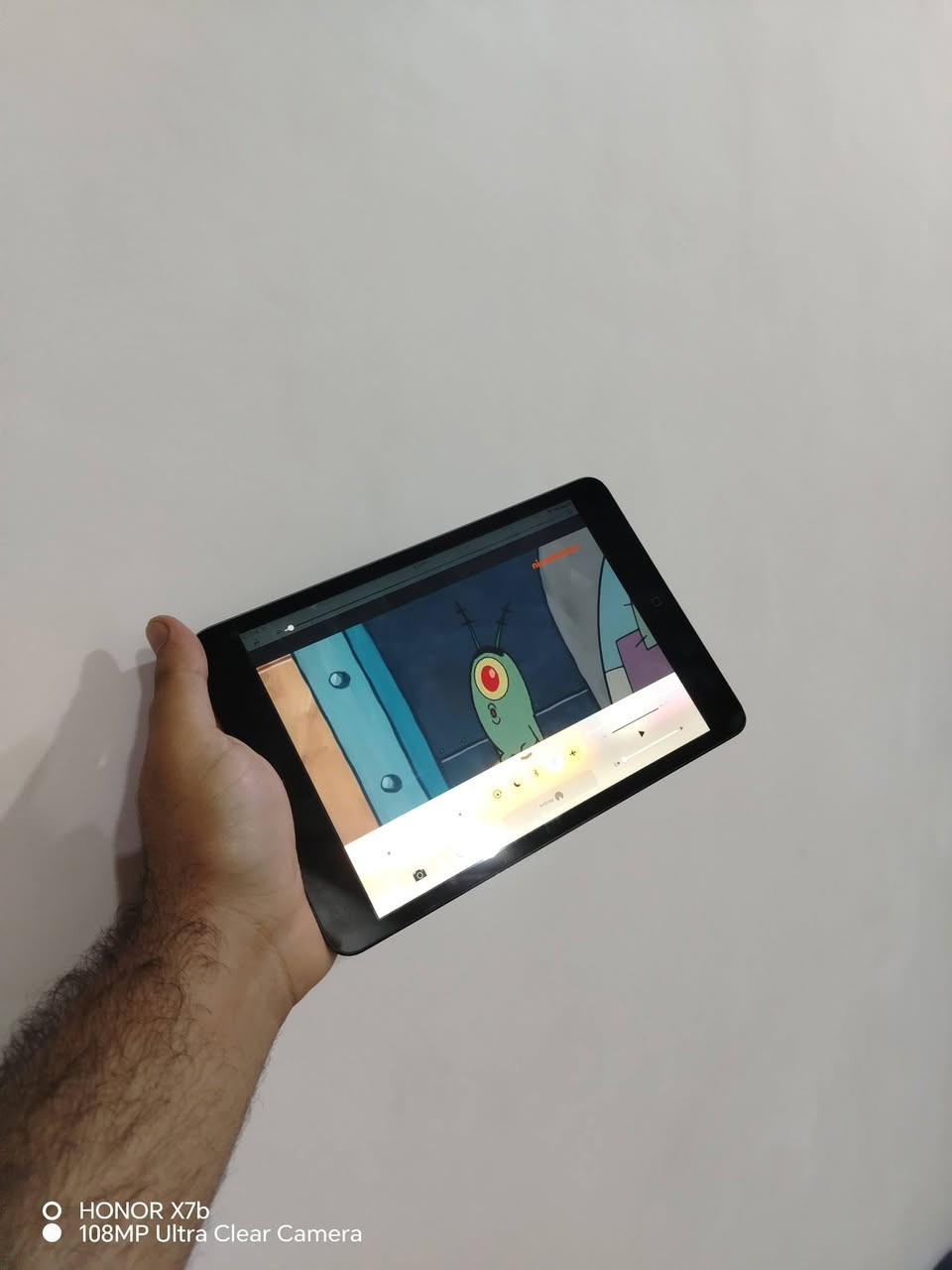 ايباد ايفون يفيد طلاب السادس والطلاب بشكل عام
للبيع آيباد ميني 2 (iPad Mini 2)
​المواصفات: شاشة Retina بحجم 7.9 بوصة، يدعم واي فاي وشريحة اتصال (Cellular).  
​يفيد استخدامه ممتاز للتصفح، يوتيوب، قراءة الكتب وألعاب الأطفال
ذاكره 16
50 وبيه مجال
واتس ***********

نص مكتوب في الصور:
- HONOR X7b
- 108MP Ultra Clear Camera
- HONOR X7b 108MP Ultra Clear Camera