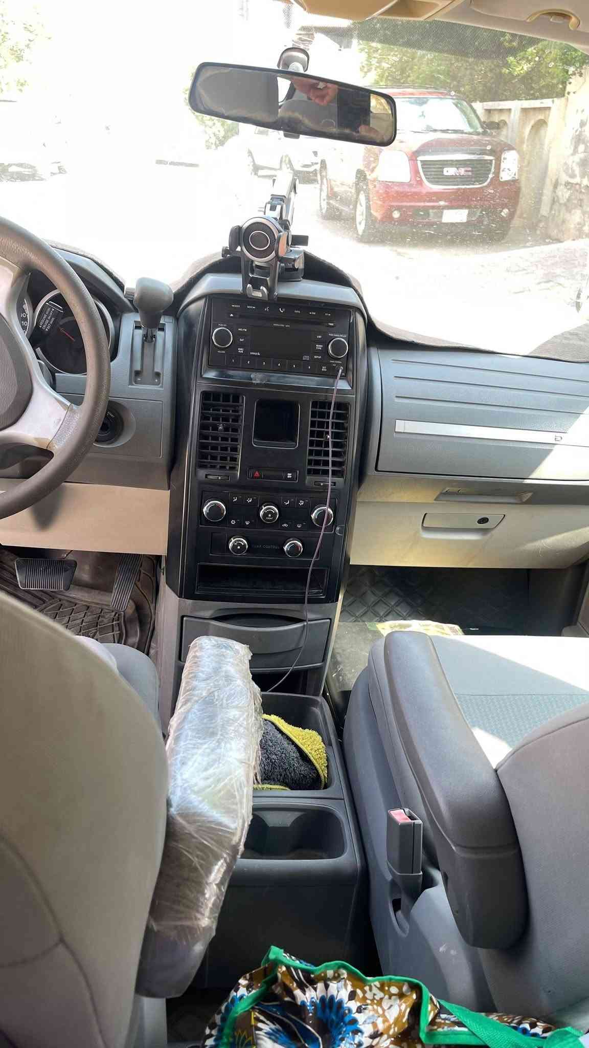 سيارة عائلية دوج كرفان سبعة راكب
للبيع او مراوس بسيارة صالون

موديل ٢٠٠٨ رقم دولي باسمي هزة جديده

مواصفات فول التبريد ثلاث قطع

سبعة راكب الابواب كهرباء

الجنطة كهرباء

السيارة مصبوغة حزام

الكشنات لغرف 

محرك ستة سلندر حجم ٣٣٠٠ اقتصادي

تفيد ابو العائلة

وتفيد للخطوط 

مكان السيارة ميسان المركز

الاتصال ***********
السعر ٩٠ ورقة مجال للعملة
