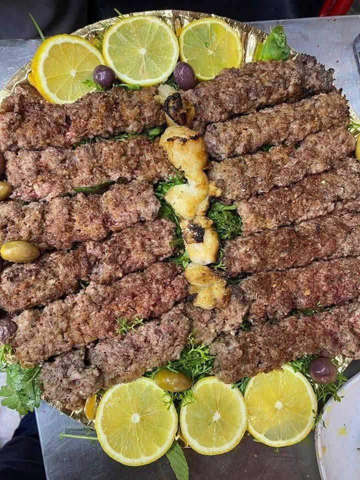 السلام عليكم تحية طيبة على اهلنة وناسنة مشويات ابو حيدر تقدم لكم أشهى المشويات
كباب لحم عراقي 100%100 الكيلو ب٢٢ الف
كباب دجاج + طماطة وبصل شوي وطرشي ب١٥ الف
نفر تكة لحم حبل ضهر ب١٢ الف
نفر اجنحة عالتمن ب١٠ الاف 
نفر تكة دجاج عالتمن النفر ب١٢.الف
نفر بقلاوة لحم ب٨ الاف
بركر لحم عجل عراقي اللفة ب٣ 
لفة بركر الساعي دبل ب٢ 
يوجد خدمة توصيل 🚚
رقم الهاتف ***********
