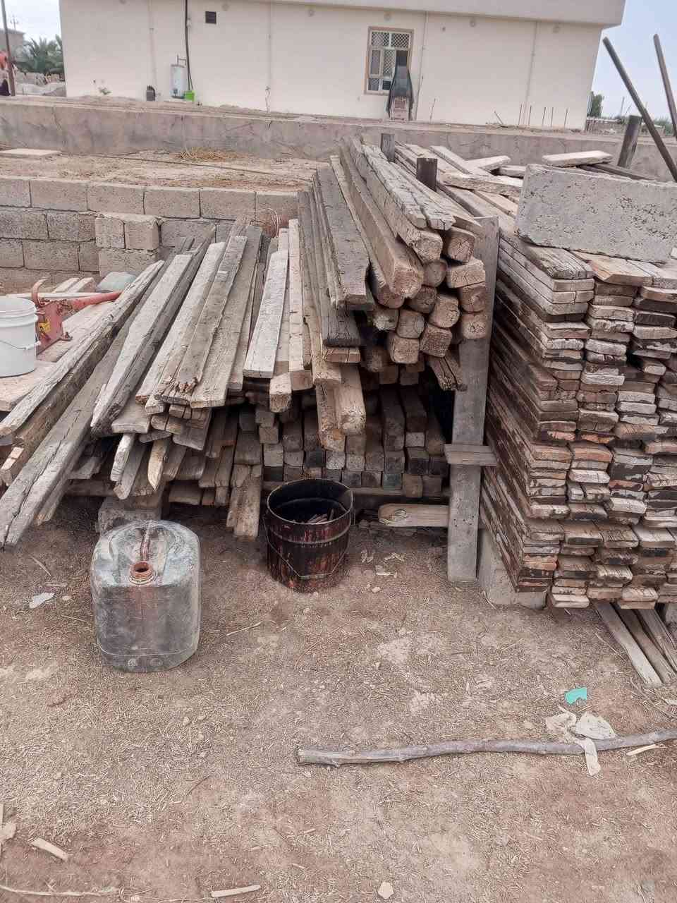 قالب للبيع ينجر.200متر.سطح رباط تقريبا لوحة 25روسي حشب مشتغل مرة.وحدة.بعدة.جديد او بي ما مشتغل ولا شغلة  الاستفسار.***********
