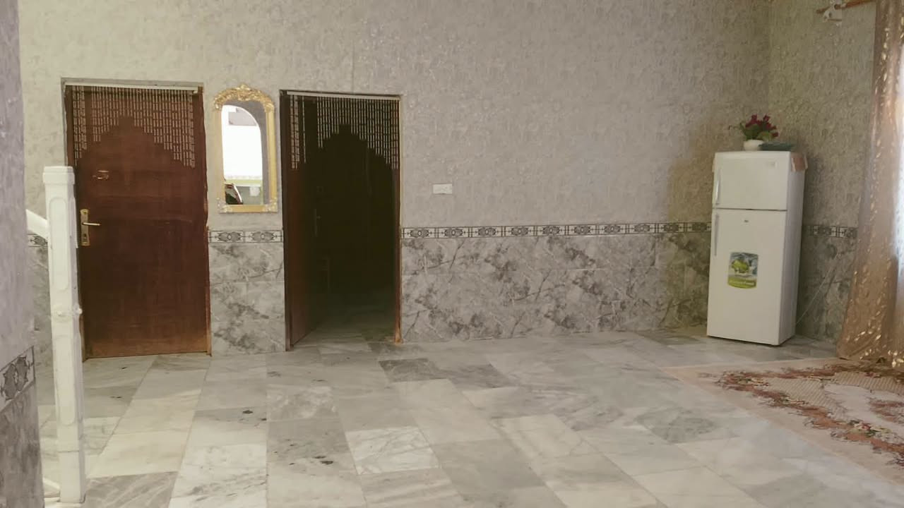 دار للإيجار
المساحه200 متر
طابقين
الاجار400 قفل
الدلاليه50
تواصل واتساب *********** 
  العنوان
 خلف سيد جميل منطقه هادئ ومقابيله ساحه وكل شي متوفر بيهه وعلى شارع وتبليط وكليته الخدمات متوفر والبيت نضيف درجه ثانيه الطباق الاول بي 3 غرف كبار وغرفه منهم سويت مع صاله 6 في 4 مع مطبخ 5 في 4 مع استقبال 8 في 4 حمام داخلي وصحيات داخلي وخارجي وطارمه وطباق ثاني صاله مفتوحه على قياس الجوه مع مشتمل يحتوي على غرفه 8 أمتار وصحيات ومطبخ 4في 5 والمشتمل بناء جديدوالبيت نضيف جدا نضيف
