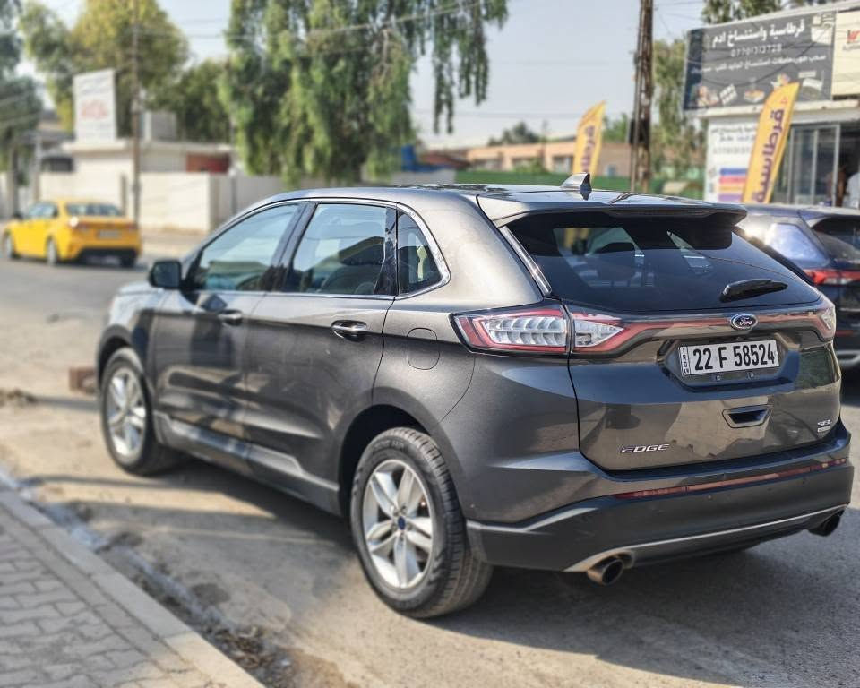 فورد إيدج (Ford Edge) موديل 2017 - فئة SEL
​النوع والفئة: فورد إيدج SEL  
​الموديل: 2017
​المحرك: 4 سلندر  2.0 إيكوبوست (EcoBoost) توربو، اقتصادي وقوي  
​نظام الدفع: دفع أمامي / رباعي (AWD)
​كاميرا خلفية مع حساسات توقف  
​بصمة تشغيل مع نظام دخول ذكي على الأبواب
هاند بريك اوتو
​تحكم ستيرن كامل ومثبت سرعة
​تبريد قطعتين دبل ماكينة عالي الكفاءة
​إضاءة LED نهارية ومصابيح خلفية حديثة  
​دبل صالنصة كروم وويل كب بلادي مقاس 18  
​نظام مانع انزلاق (ABS / ESP) وأنظمة أمان متكاملة
ماشي ١٧٧ 
سيارة كلين تايتل   بي شبر بارد بل باب سكن
سعر ١٤٠ بي مجال
شراي یخابر *********** كركوك, العراق

