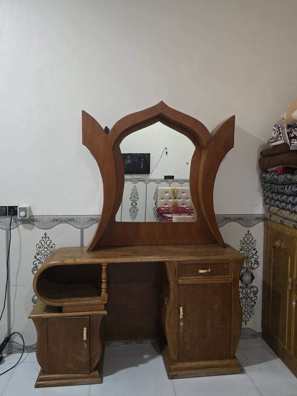 السلام عليكم
غرفة اخشاب مستعملة للبيع مع چرباية اطفال 

الغرفة بية ضرر مثل ماموضح بل صورة
مكان الحله 
للاستفسار اتصال بل رقم ***********
