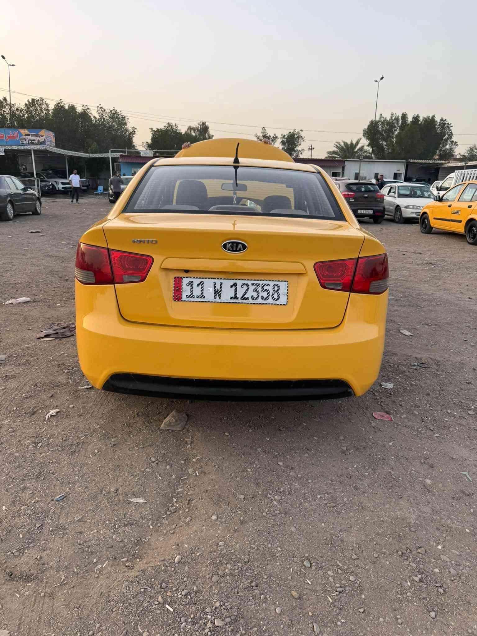 السلام عليكم 
سيراتو 
موديل 13
محرك 1600
رقم بغداد بأسمي 
سنويه جديد 
مبدل مخرك رمبه جديد 
تبريد ثلج 
عارضها  82 وبيها مجال للشراي 
مكاني بغداد الدوره 
رقمي ***********
