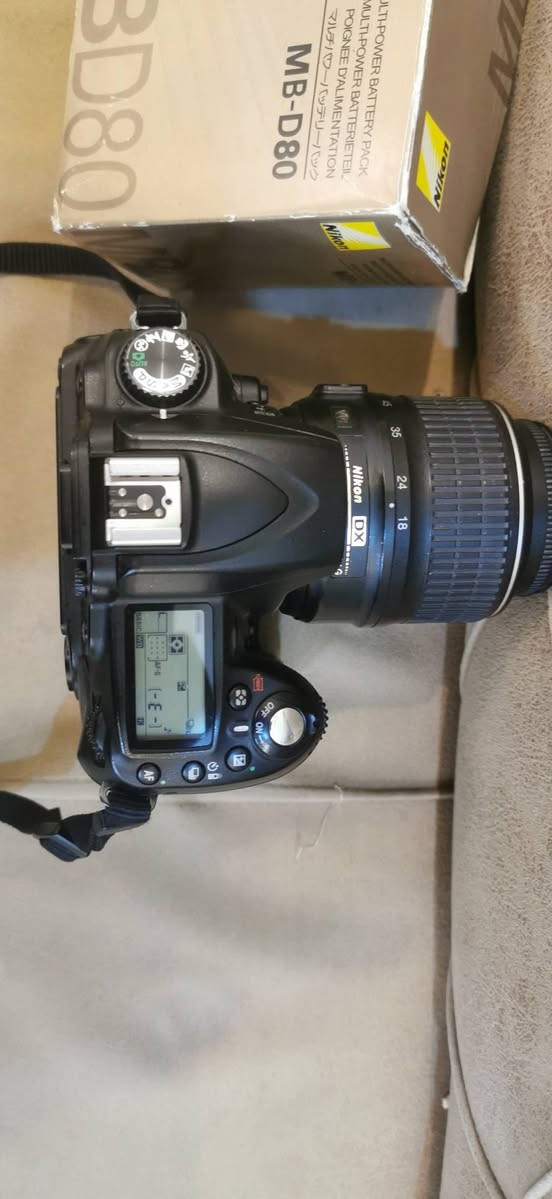📸 للبيع Nikon D90
✅ قطعة نظيفة 100% ✅ شغالة بدون أي أعطال أو مشاكل ✅ الفحص مفتوح بأي مكان ✅ مناسبة للمبتدئين والمحترفين
المواصفات:
📷 دقة 12.3 ميگابكسل
🎥 تصوير فيديو HD 720p
⚡ سرعة تصوير 4.5 صور بالثانية
🎯 نظام فوكس 11 نقطة
📺 شاشة LCD قياس 3 إنج
💾 تدعم بطاقات SD / SDHC
🔋 بطارية أصلية تدوم لفترة جيدة
📸 تدعم جميع عدسات Nikon F-Mount مع وجود محرك فوكس داخلي
📦 الملحقات: ( عدسة 18-55 ، الشاحن، ملاحضة‼️ :البطارية تحتاج تبديل، رام 64 Gb، كراب للبطاريات. الكارتونة الاصلية...)

📩 للاستفسار مراسلة الخاص أو الاتصال.
واتساب :***********
واتساب:***********

الكاميرا استخدام شخصي وقطعة نظيفة 100%، والفحص مفتوح قبل الشراء.
