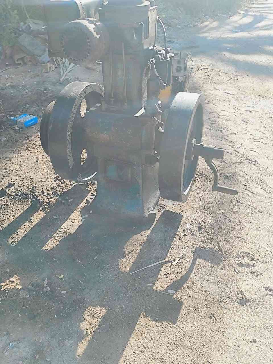 مولده لستر 10حصان مع راس توليد 7ونص كيفيه شرط شغل مشروط علا كهرباء نوعيه توبلاند ا سعر 650وبيه مجال حگ جيه العنوان بابل كفل ***********
