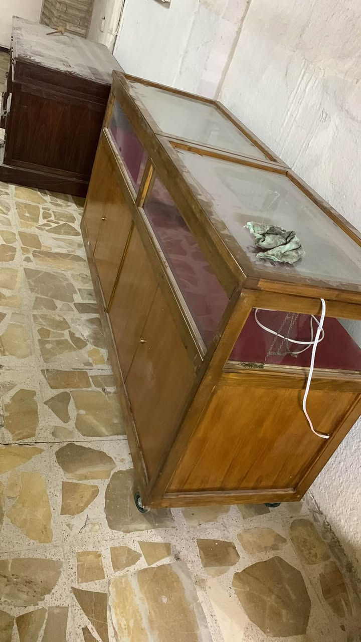 بوفيات انتيكه للبيع
هاتف ***********
