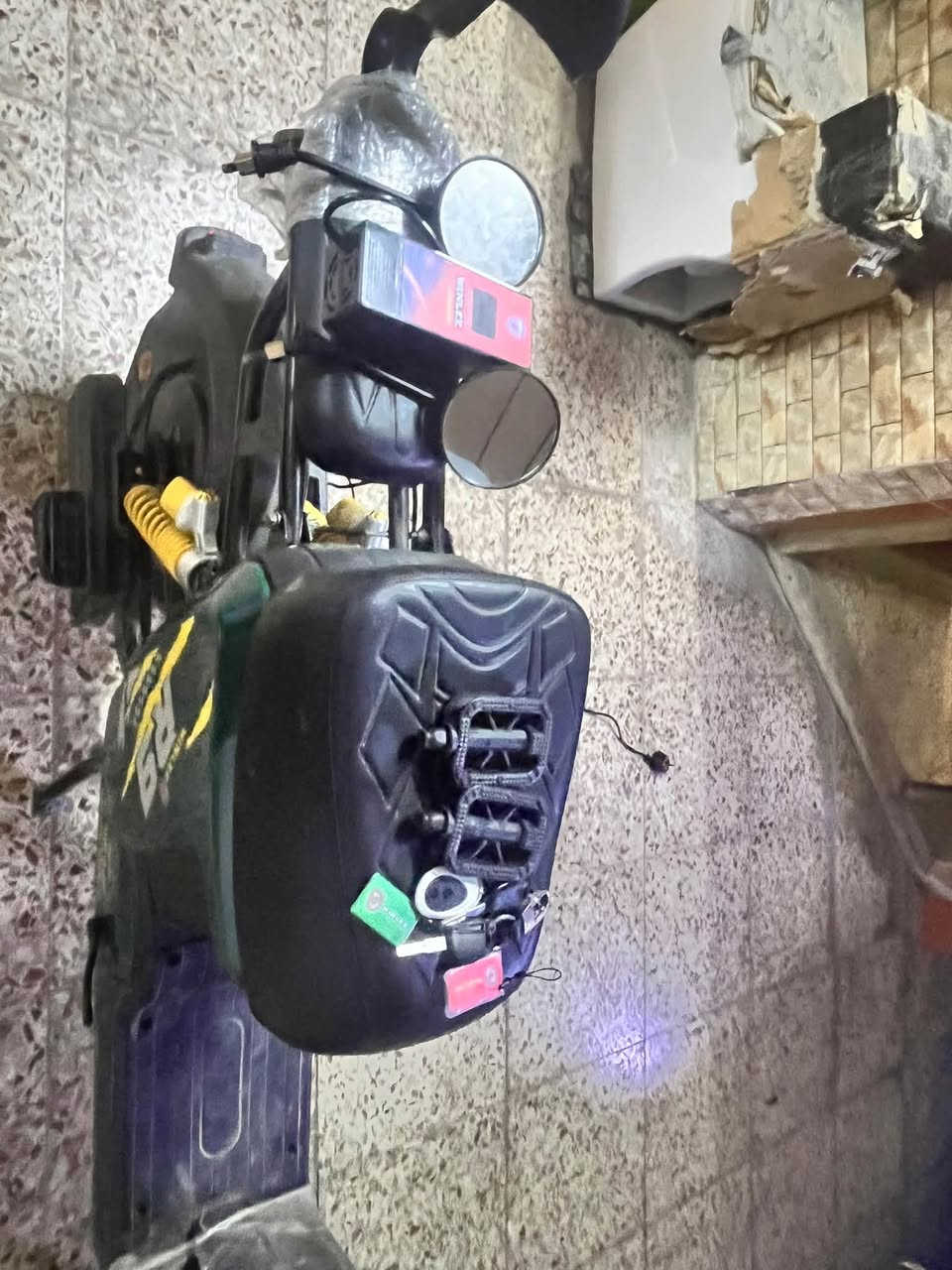 سلام عليكم  دراجه للبيع أر تسعه جديده مكفوله صار اله شهر من اشتريتها سعر ٧٠٠وبيها مجال جاهزه كل ملحقاتها ماشيه قليل تمشيك ٥٠كيلو بالشحن الوحده سرعته ٦٠بس بل عداد تطلع١٠٩ الدراجه حلوه ومرتبه لون اخضر علا زيتوني ***********واتساب فقط الدراجه 2026ول بطاريات 2026جديده
