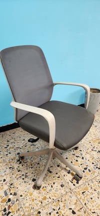اثاث مكتبي • مودرن • حي الجامعة