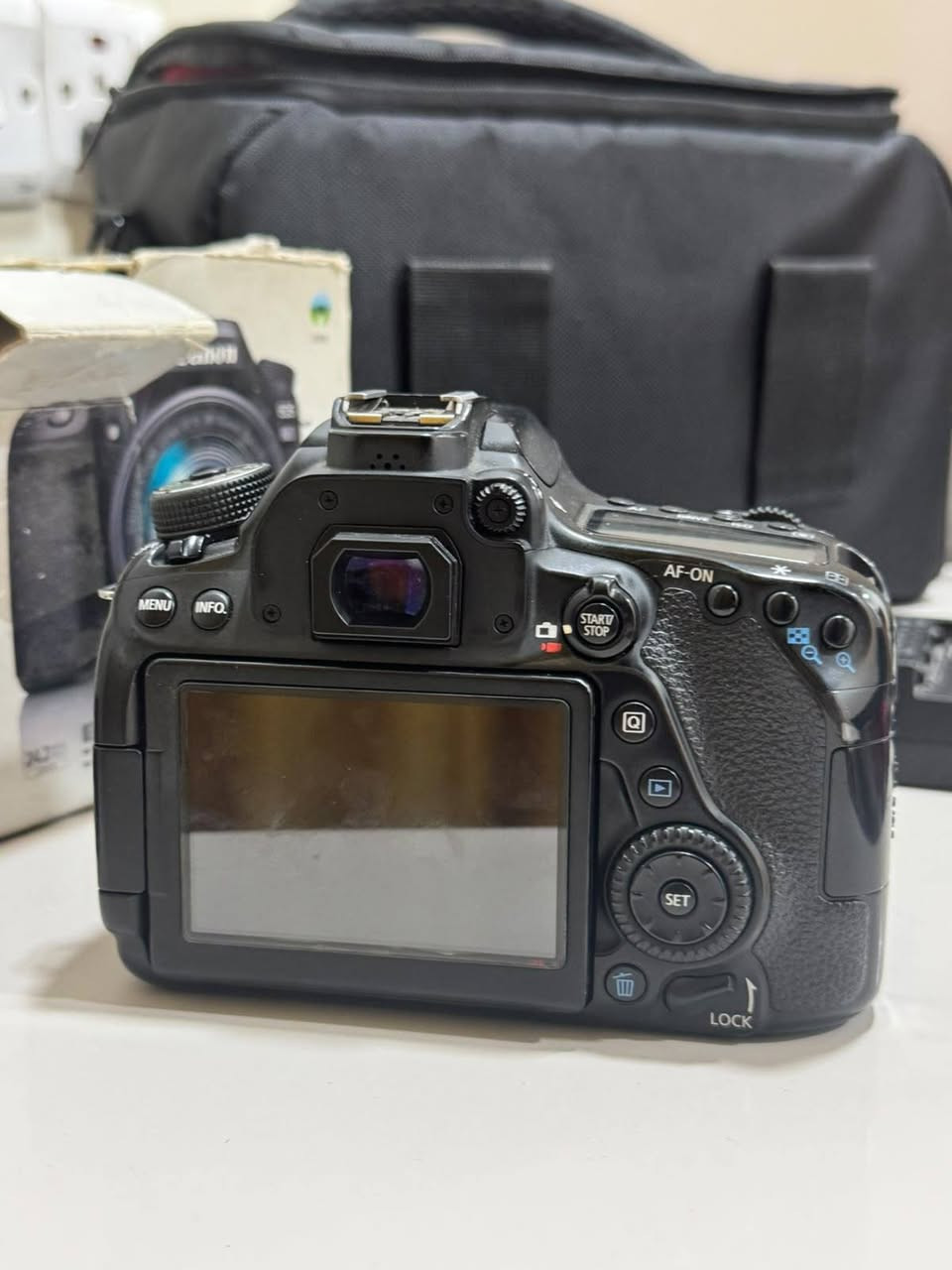 كانون 80D • عدسة 18-135 • مراوس نيكون D7500